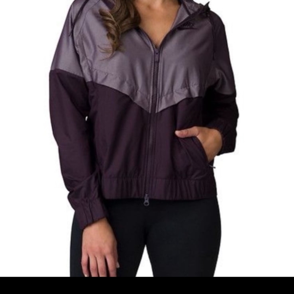 NIKE SPORTSWEAR WINDRUNNER JACKET hooded jacket with pockets. lightweight